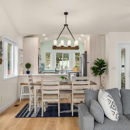 @ Marbella Lane - Wave House, Your Oceanfront Retreat! Оук-Харбор Экстерьер фото