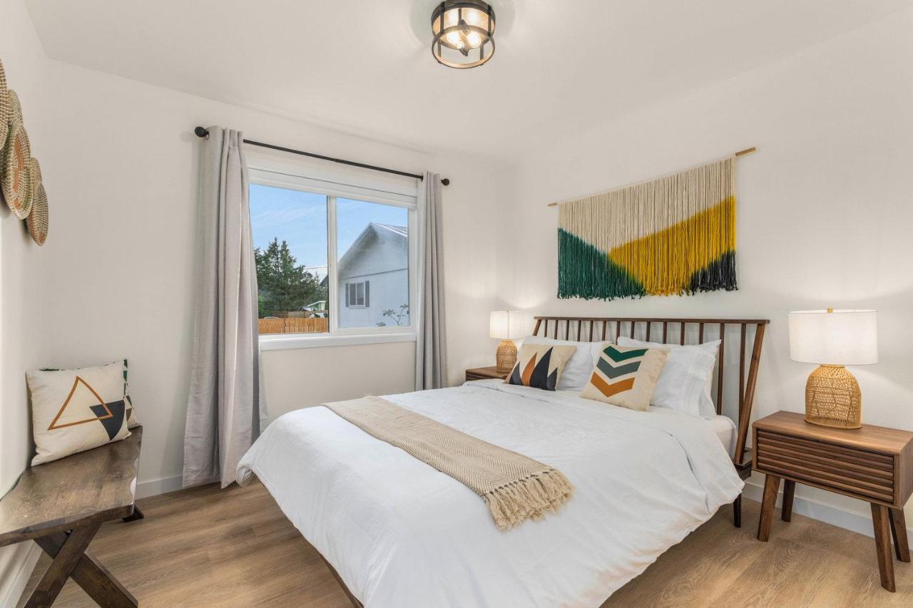 @ Marbella Lane - Wave House, Your Oceanfront Retreat! Оук-Харбор Экстерьер фото